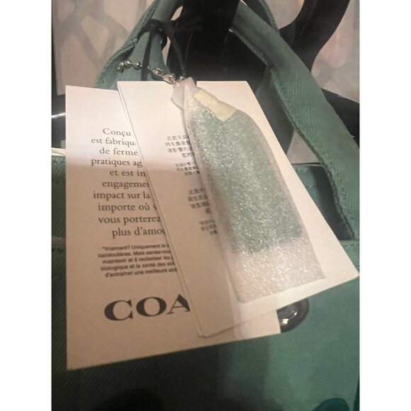 Coach Cargo 26 tote bag in HTF green canvas with an embroidered logo. NWT. - Picture 3 of 12